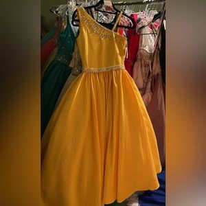 Girls pageant dress